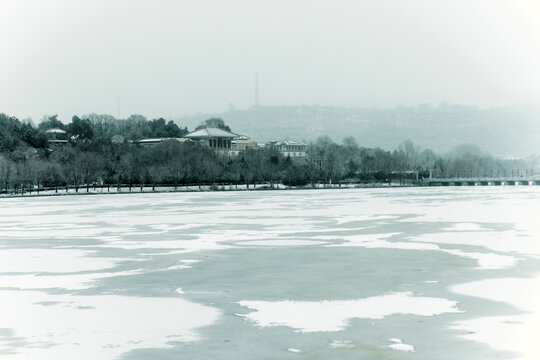 黄帝陵印池雪景