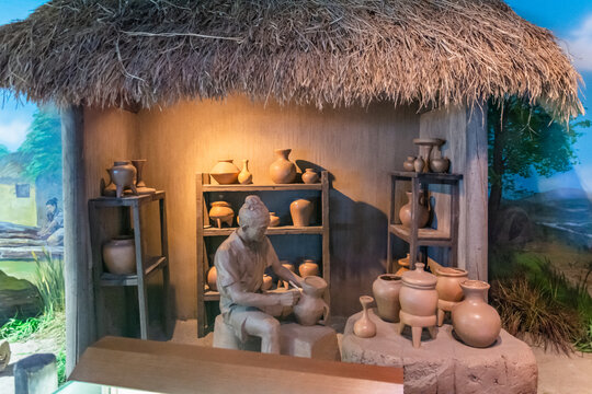 古人制作陶器场景
