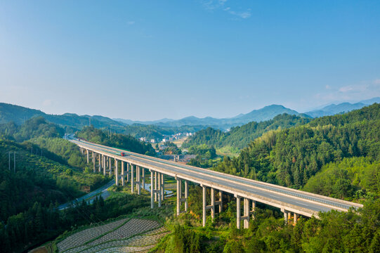 航拍高速公路高架桥横跨青山