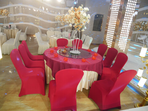 婚礼红餐桌