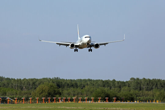 波音B737飞机降落