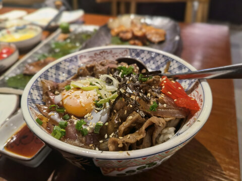 牛肉盖饭