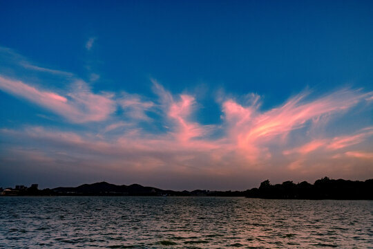 江苏徐州云龙湖夕阳剪影