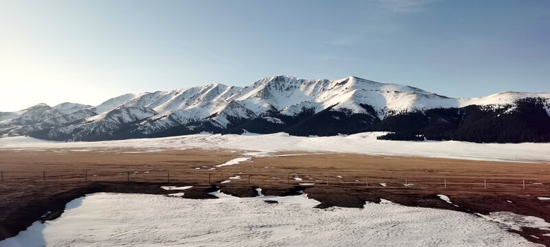 天山雪景