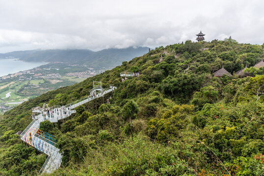 亚龙湾天堂森林公园的玻璃栈