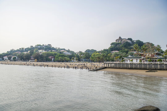 日光岩群山峰与菽庄花园大海