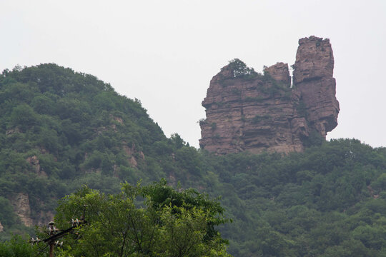 云雾缭绕的河南新乡八里沟景区