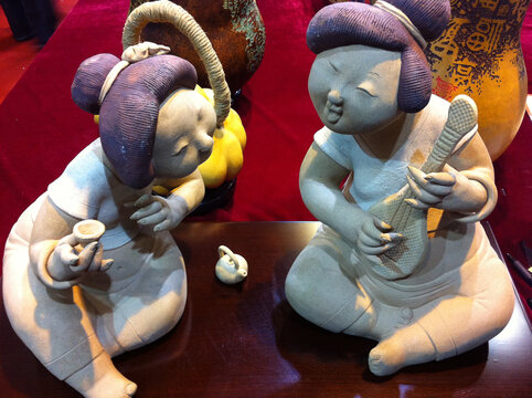 日本妇女雕塑