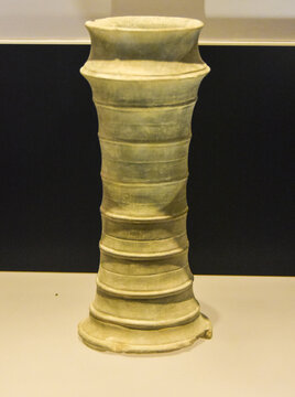 菘泽文化竹节形陶瓶