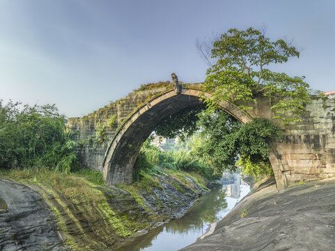 岩峰锁龙桥