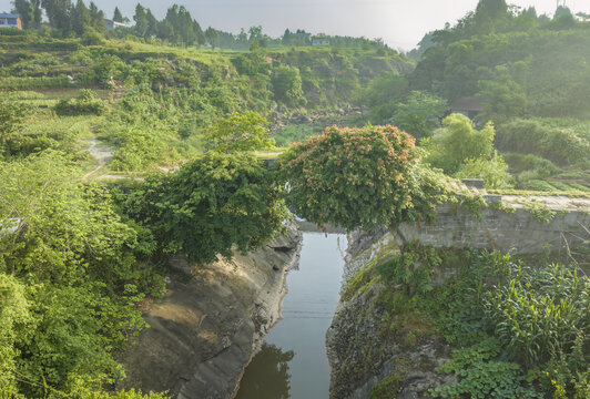 岩峰锁龙桥