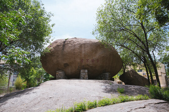 羊耳峪村石雕