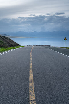 新疆赛里木湖公路