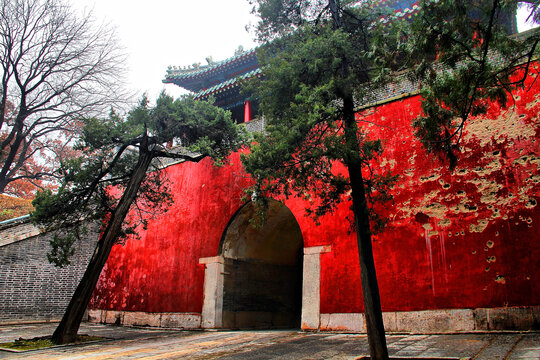 曲阜城墙门洞红墙