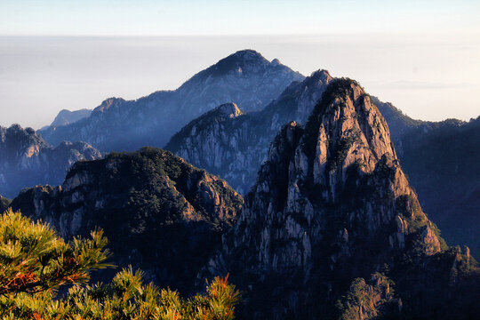 黄山远山水墨黄山