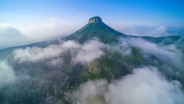 云山雾绕