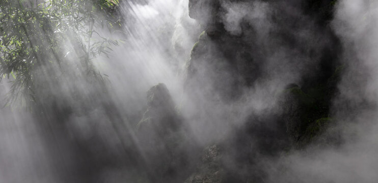 山石云雾唯美风景