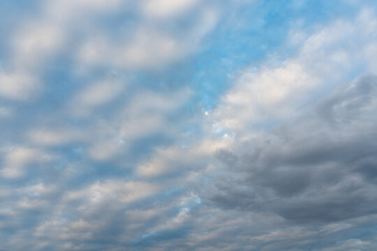蓝天上形式各异白云