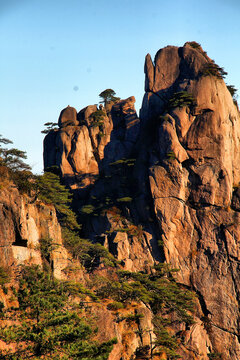 黄山山峦起伏奇峰