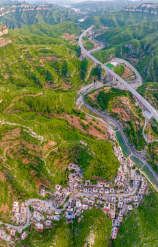 河北太行山高速路从大洼村通过