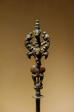 成都博物神兽装饰铜祭器