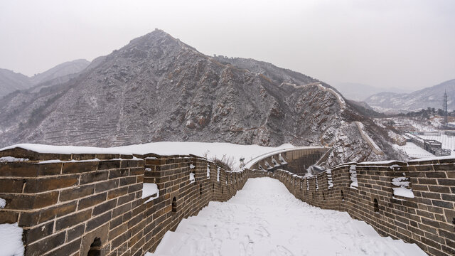 冰雪中的水长城