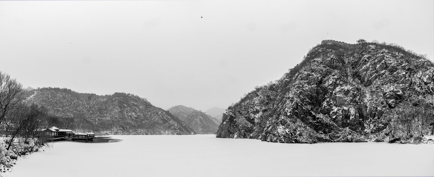 冰雪中的水长城