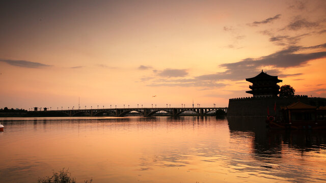 洛阳朱樱塔夕阳