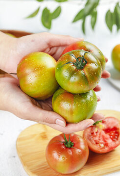 铁皮草莓柿子
