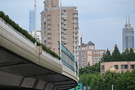 上海华山路天桥周边建筑风光