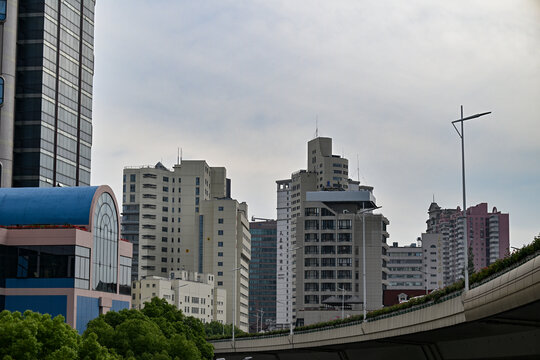 上海华山路天桥周边建筑风光