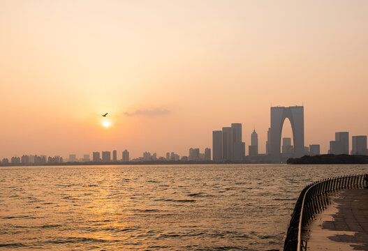 午后金鸡湖