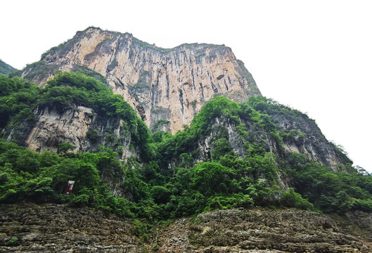 小三峡峭壁