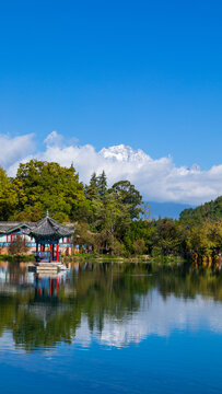 丽江黑龙潭公园玉龙雪山远景