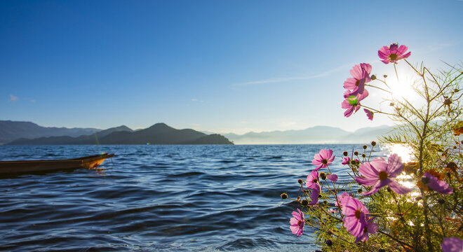 云南丽江泸沽湖秋景