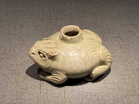 越窑青釉蛙形瓷水盂