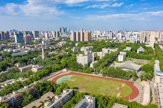 航拍郑州大学南校区绿树成荫