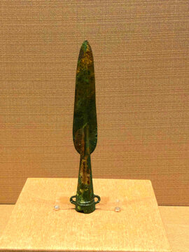 鄂尔多斯青铜矛