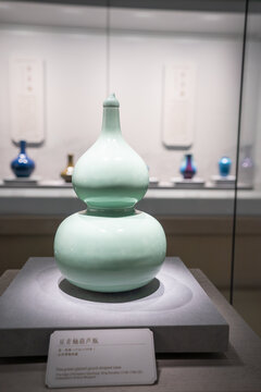 瓷器豆青釉葫芦瓶
