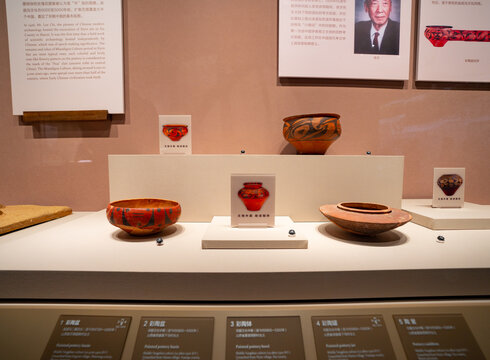 山西博物院彩绘陶壶