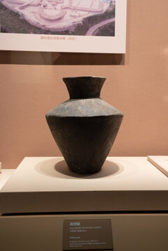 山西博物院古陶器高领罐