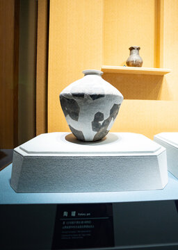 山西博物院古陶器陶罐