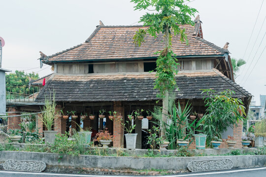 老式的傣族民居建筑