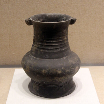 良渚文化黑陶双鼻壶
