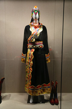藏族女服