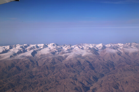 航拍天山雪峰美丽景色