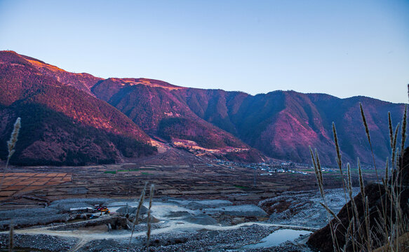 高山沟壑