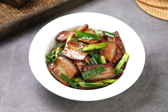 大蒜炒腊肉