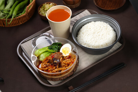 泡菜盖码饭