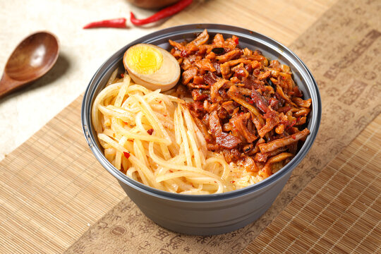 酸萝卜盖码饭